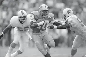  ?? [AP PHOTO/CHRIS OÍMEARA] ?? The Tampa Bay Buccaneers and the rest of the NFL could only hope to contain Detroit Lions running back Barry Sanders in the 1990s.