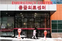  ?? AFP PHOTO ?? WALK THIS WAY
A woman and a child walk outside the emergency center of a hospital after snowfall in South Korea’s capital Seoul on Thursday, Feb. 22, 2024.
