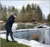  ?? ?? Kristoffer Pors Jakobsen bor i Resenbro, men han er ikke sikker på, at han og familien bliver boende, for vandet er ved at få overtaget. Foto: Mads Frost