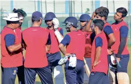  ??  ?? (from left) TN pacers T. Natarajan, K. Vignesh and Aswin Crist. (Right) Mumbai coach Chandrakan­t Pandit (left) talks to his players ahead of their nets session on Saturday.