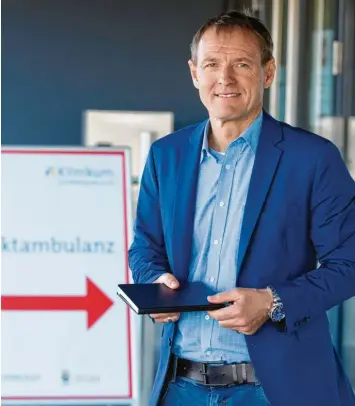  ?? Foto: Julian Leitenstor­fer ?? Dr. Markus Hüttl wurde mit dem Aufbau einer Infektambu­lanz beauftragt. Seit gestern ist sie in einem Gebäude neben dem Landsberge­r Klinikum in Betrieb.