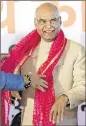  ?? MANISH SWARUP / ASSOCIATED PRESS ?? India’s new president, Ram Nath Kovind, receives a shawl after being elected in New Delhi Thursday.