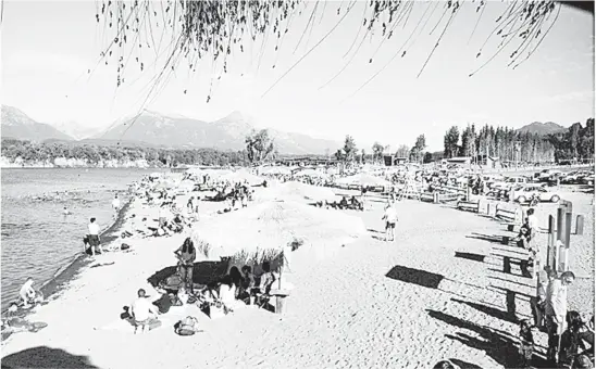  ??  ?? PLAYA ANGOSTURA ofrece 150 metros lineales de playa, que puede albergar a cerca de 800 personas diarias.