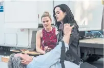  ?? DAVID GIESBRECHT/NETFLIX ?? Actress Krysten Ritter, right, with with James McCaffrey and Rachael Taylor, is a furious female avenger in the Netflix series Jessica Jones.