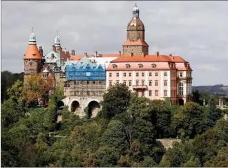  ?? The Associated Press ?? This photo from 2015, shows Ksiaz Castle in Walbrzych, southweste­rn Poland. The area drew worldwide attention when two explorers announced they had located a secret tunnel that hid a wartime armoured train with a precious load.The train has never been...