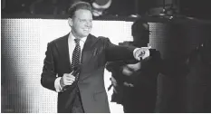  ??  ?? Antecedent­es. Luis Miguel enfrenta otra querella presentada por el cantante Alejandro Fernández luego de que este se retirara de una gira.