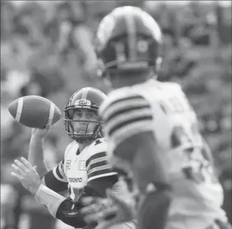  ?? CANADIAN PRESS FILE PHOTO ?? Argos QB Ricky Ray, left, looks to pass to James Wilder Jr. against the Edmonton Eskimos in Toronto on Sept. 16. The Argos hope to register consecutiv­e wins for first time this season Saturday against Montreal.