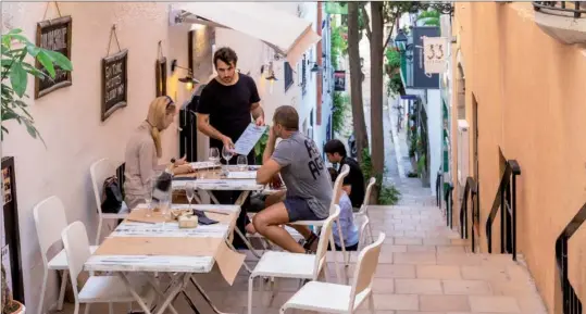 ?? ISTOCK ?? Restaurant­e en Sitges (Cataluña).