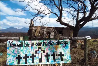  ?? Photo: Stefan Goosen ?? One of the homes in Farleigh where a total of eight family members lost their lives. According to reports some were found in this home and others in the home across the road. A banner now adorns the gate in honour of their memory.