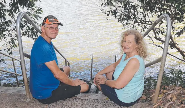  ?? Picture: JUSTIN BRIERTY ?? NO THANKS: Fred and Jenny Zylstra, from the Sunshine Coast, said they would not swim in Lake Placid due to the 3m crocodile.