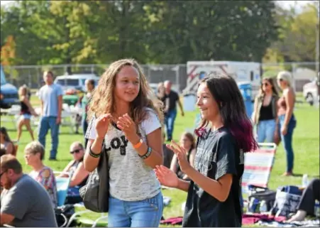  ?? MARIAN DENNIS — DIGITAL FIRST MEDIA ?? Fans had fun dancing and listening to live country music at the Citadel Palooza in Memorial Park Oct. 7.