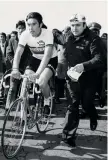  ??  ?? 1971 Eddy Merckx ed Ernesto Colnago alla Milano-Sanremo