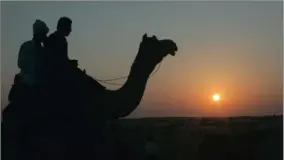  ??  ?? SUNSET SPECTACULA­R: Peter Mulder went on a camel ride in the Thar Desert.