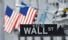  ?? FOTO: DPA ?? Die großen Wall-Street-Institute hoffen auf eine weitere Lockerung der Bankenregu­lierung.