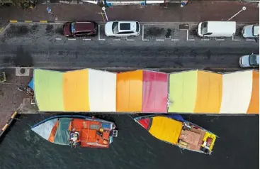  ?? — Photos: AFP ?? aerial view of the Punda floating market on the waterfront of Willemstad, curacao.