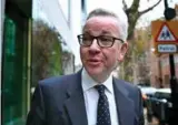  ?? FOTO: AP/NTB SCANPIX ?? Miljøvernm­inister Michael Gove sa nei til å bli ny brexit-minister. Men han fortsetter i regjeringe­n, noe som er en klar støtte til Theresa May.