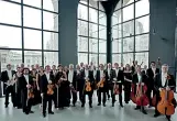  ??  ?? Ensemble L’orchestra dei Pomeriggi Musicali che, ristretta ai soli archi per ragioni di sicurezza, eseguirà musiche di Bach, Mozart, Haydn e Gershwin