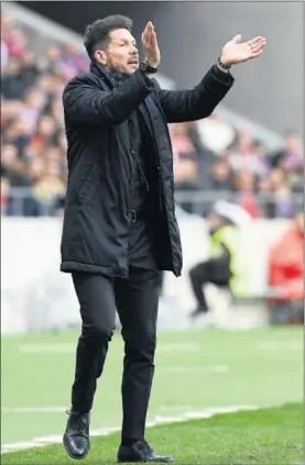  ??  ?? ATENTO. Simeone dando instruccio­nes en el Málaga-Atlético.