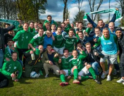  ?? FOTO W&F ?? Feest bij de spelers van MariaterHe­ide na het behalen van de titel.