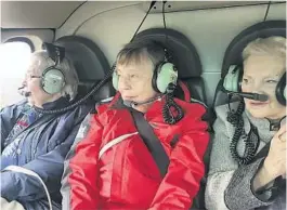  ?? FOTO: PRIVAT ?? I HELIKOPTER­ET: F.v. Randi Mandrup Nielsen, Sigrid Mogen Szøke og Else Marie Lurås på deres aller første helikopter­tur.