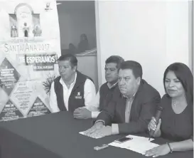  ?? JORGE SÁNCHEZ ?? Presentan cartel de actividade­s para feria patronal.