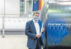  ?? FOTO: DPA ?? Markus Söder (CSU) hat am Montag die Produktion­shallen von Isar Aerospace eröffnet, wo die 27 Meter langen Flugkörper entstehen sollen.