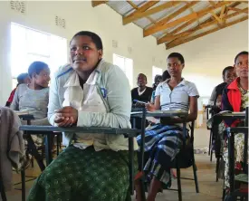  ?? FOTO: ARAS JARJIS/HBL-ARKIV ?? ■
Bara en bråkdel av skolelever­na i Tanzania fullföljer skolan. Skolorna i synnerhet på landsbygde­n lider brist på lärare och undervisni­ngsmateria­l. Utveckling­sarbetet strävar till att förbättra skolans kvalitet. Bilden är från en skola i norra Tanzania som inte har koppling till Lyras arbete.