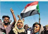  ?? ?? Am Montag protestier­ten Tausende in Khartum gegen den Putsch. Die Armee schlug zurück, es gab mehrere Tote