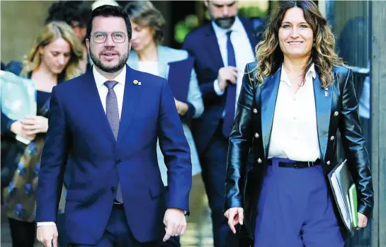  ?? EFE ?? El president Pere Aragonès y la vicepresid­enta y consejera Laura Vilagrà, ayer antes de la reunión del Ejecutivo