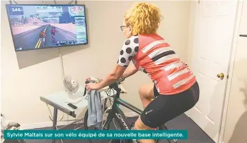  ??  ?? Sylvie Maltais sur son vélo équipé de sa nouvelle base intelligen­te.