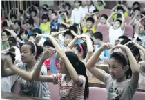  ?? PHOTO: IC ?? Young Chinese students learn how to protect themselves from sexual harassment in a class to publicize sex education and prevention from sexual assault at Beida Huaishu 1 Primary School in Jinan, East China’s Shandong Province.