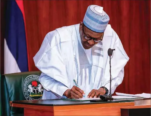  ??  ?? Buhari signing an Executive Order...recently