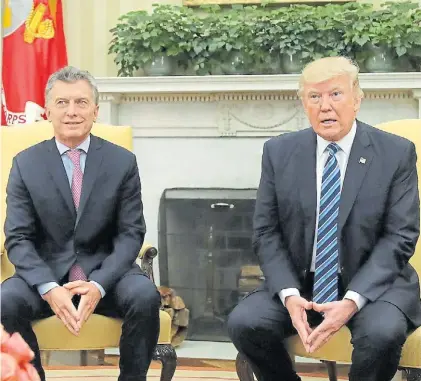  ??  ?? Negociació­n. Mauricio Macri y Donald Trump el año pasado en Washington.