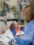  ?? Ty Wright / The New York Times ?? A nurse feeds a baby going through opioid withdrawal after being born the day before.