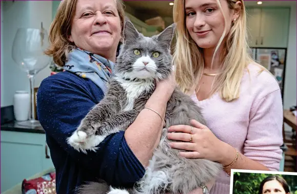  ??  ?? Relieved: Jackie Hall, her daughter Martha and Ozzy the cat. Inset, Nicola Lesbirel