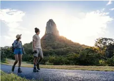  ?? ?? Glass House Mountains National Park