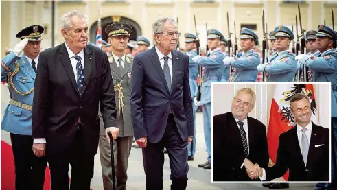  ??  ?? Tschechien­s Präsident Miloš Zeman spielt auf zwei Klavieren. Er empfing Bundespräs­ident Van der Bellen, während er im Vorjahr demonstrat­iv den FPÖKandida­ten Hofer zu sich lud ( kleines Bild). Van der Bellen und Zeman waren sich zumindest darin einig: „...