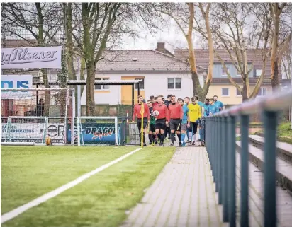  ?? FOTO: MORITZ ALEX ?? Das Landesliga-Duell zwischen dem VfB Solingen und dem FC Remscheid wird es auch in der neuen Saison geben. Ob wie in der letzten Saison als Geisterspi­el in Duisburg, ist noch nicht klar.