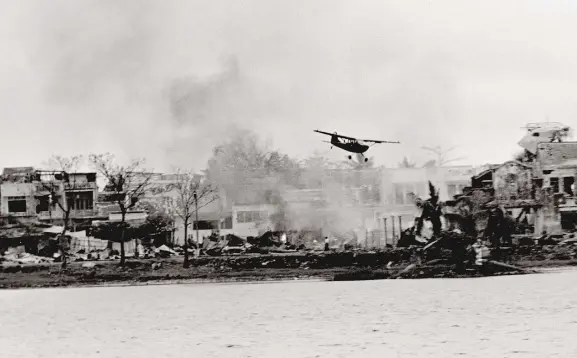  ??  ?? U.S. Army “Birddog” spotter planes, carrying Marine infantry officers serving as aerial observers, were able to run few airstrikes until the afternoon of February 22. They typically flew low and slow, the better to spot targets and assess damage. One...