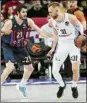  ?? ?? ABRINES Enchufado
El alero balear fue el mejor de un Barça muy pobre, sobre todo por sus triples. También aportó rebotes y robos.