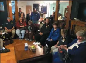  ?? PAUL POST — PPOST@DIGITALFIR­STMEDIA.COM ?? New York State American Legion officials meet with residents and staff at Vet House in Ballston Spa on Tuesday.