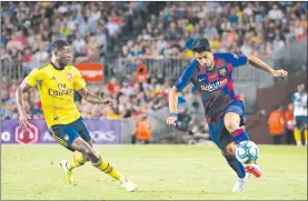  ?? Foto Ap ?? ▲ El uruguayo Luis Suárez (derecha) entró de cambio y anotó el gol del triunfo en el Camp Nou.