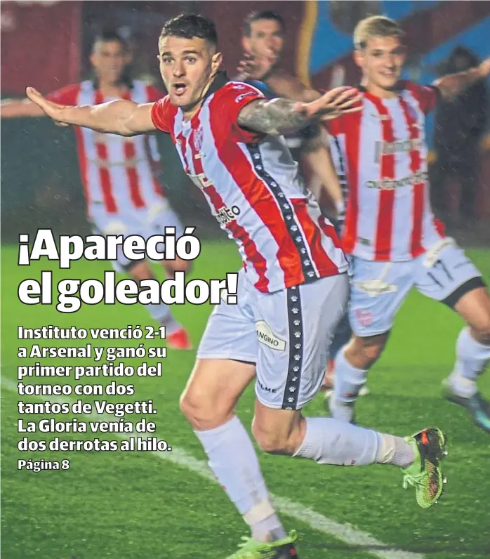  ?? (FEDERICO LÓPEZ CLARO) ?? Festejo albirrojo en Sarandí. La Gloria ganaba 1-0, Arsenal se lo empató y sobre la hora Pablo Vegetti marcó el tanto del triunfo.