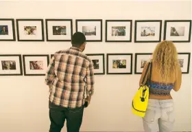  ??  ?? La muestra consiste de 92 imágenes, la mayoría de ellas premiadas en el certamen de fotografía que celebra esta organizaci­ón.