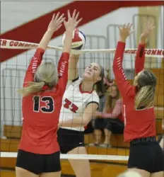  ?? Ken Wunderley/Tri-State Sports & News Service. ?? Frazier's Jensyn Hartman (33), a 5-9 junior setter-outside hitter, was voted to the WPIAL Class 2A first team and recognized on the PVCA all-state team last season.