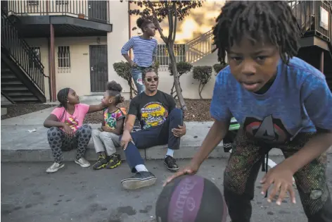  ?? Paul Kuroda / Special to The Chronicle ?? Dante Malone shows off some moves for Kaigonna Garrett ( left), Libya Malone, Liberty Kamaora Hennegan and James Copes.