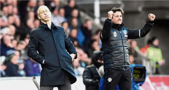  ?? — Reuters ?? Joy and despair: Manager Bob Bradley looks dejected while Manchester United assistant manager Rui Faria celebrates after United scored their third goal against Swansea on Nov 6.