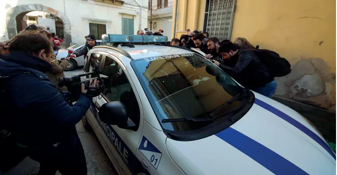  ??  ?? L’auto dei vigiliI poliziotti della municipale