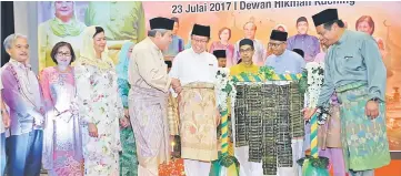  ??  ?? Abang Johari (front, third left) shaking hands with Awang Tengah after the symbolic launch of the ‘Berdudun Aidilfitri’ event at Dewan Hikmah yesterday. Also seen are Dr Abdul Rahman (right) and other VIP guests. — Photo by Muhammad Rais Sanusi