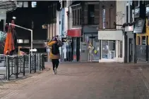  ?? TOM MADDICK ?? A lonely soul on Forman Street during lockdown